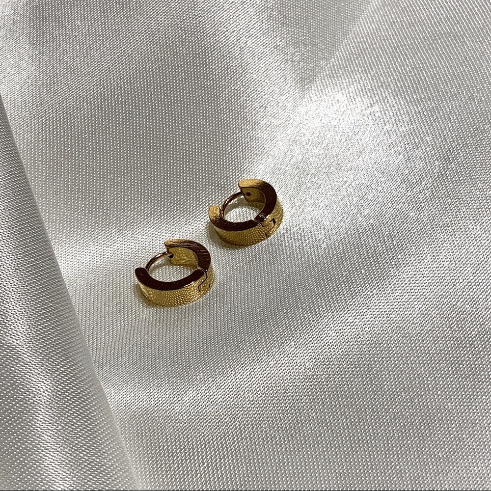 Simple Huggie Earrings - Gold or Silver